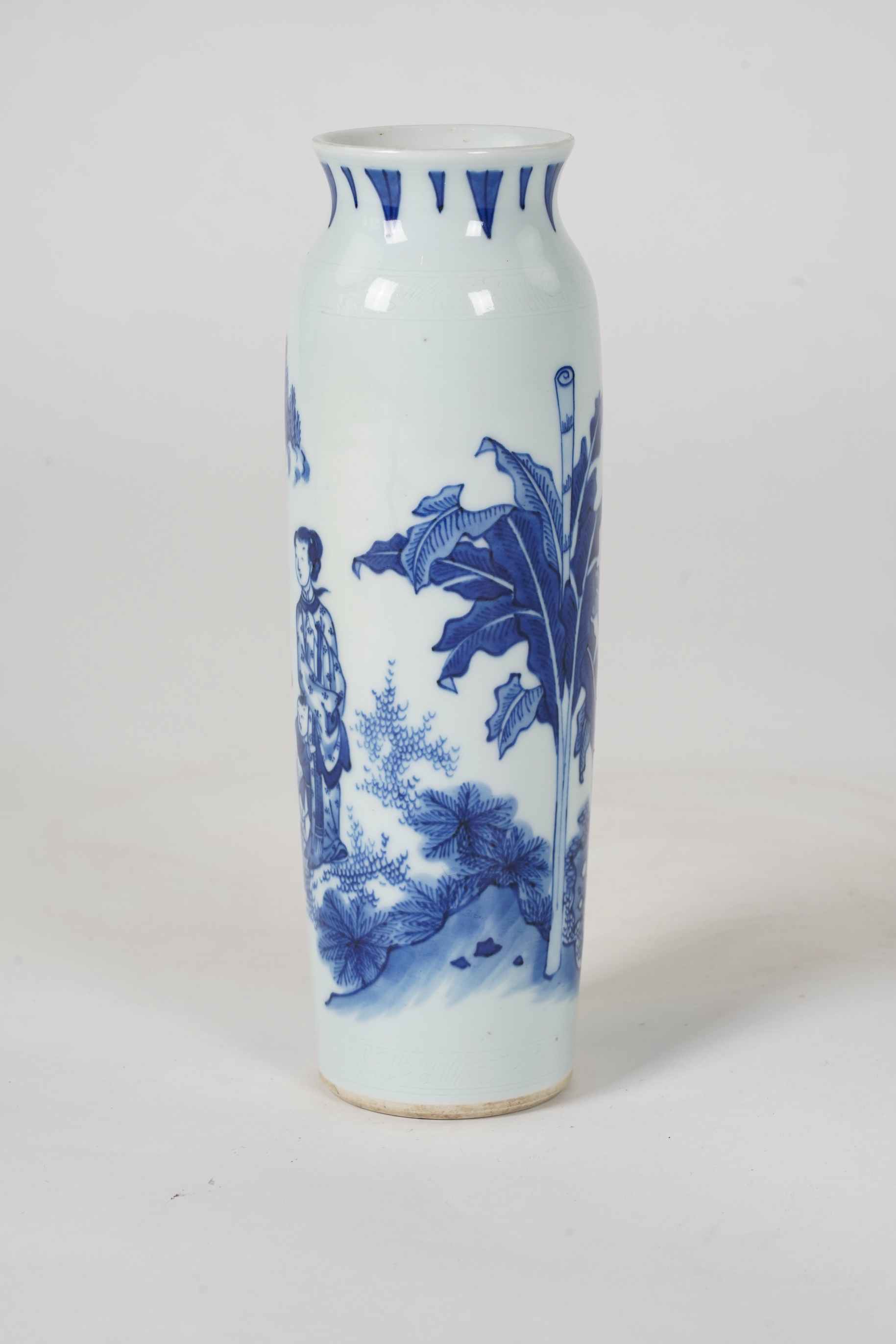A small Chinese blue and white ‘figures in garden’ rolwagen vase, possibly Chongzhen period (1627-1644)